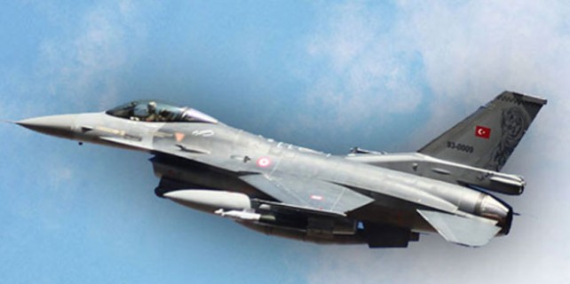 Yunan uçakları F-16 uçağını taciz etti