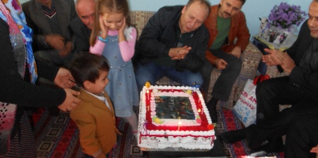 Bu yaş gününü babasız geçirdi