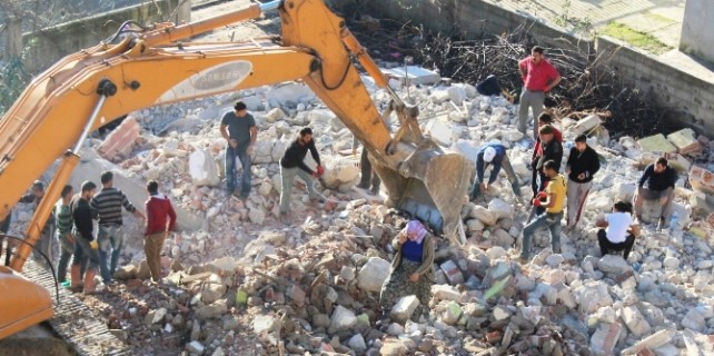 Demir toplamak için canlarını hiçe saydılar