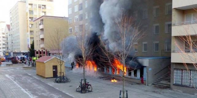 Camide diri diri yanacaklardı