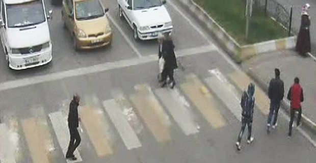 Kadın sürücüden jest