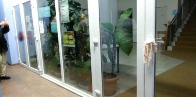 Avrupa’nın göbeğinde camiye çirkin saldırı