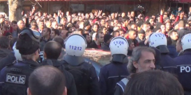 Erzincan’da karşıt görüşlü gruplar birbirine girdi