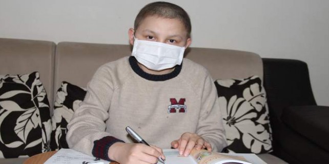 Bursalı Samet acil yardım eli bekliyor