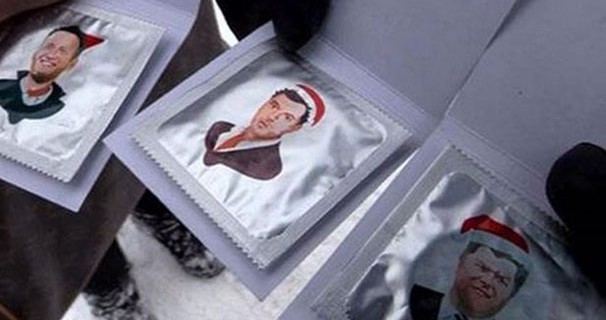 Böyle prezervatif eylemi olur mu!