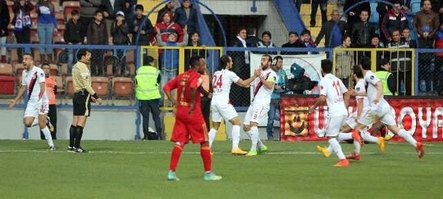 Günün ilk maçında son dakika golü