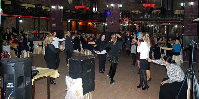 Hem eğlendiler hem okul yardım ettiler