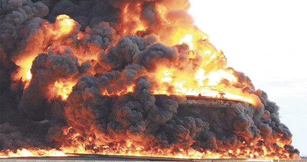 Petrol ihraç limanına sürat teknesinden roket