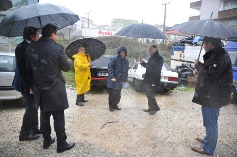 Yağmur altında inceleme!