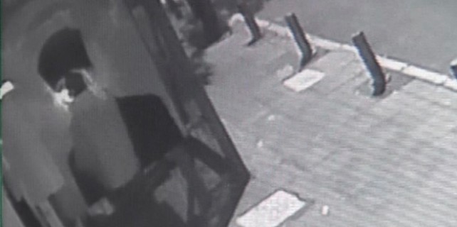 Büyük saygısızlık! Türk Bayrağını yaktılar