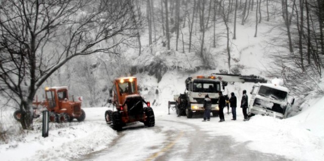Kurtarma aracı kara saplanınca...