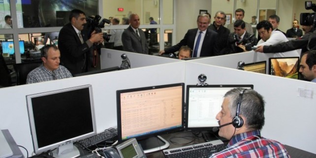 Vali Karaloğlu Bursa'yı MOBESE'den izledi