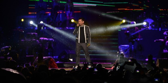 Kenan Doğulu şarkılarıyla coşturdu