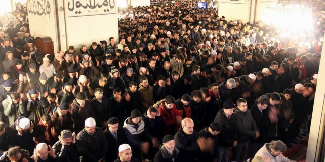 Yeni yılın ilk günü Ulucami doldu taştı