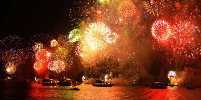 Havai fişeklerden 3 kişi hayatını kaybetti