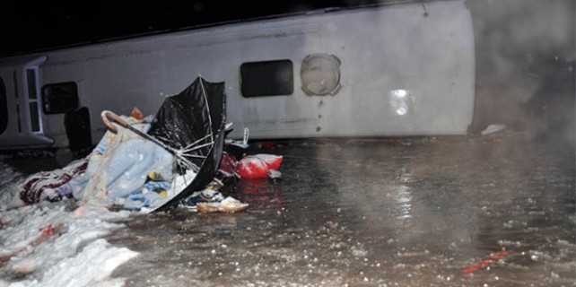 Yolcu otobüsü devrildi: 51 yaralı!