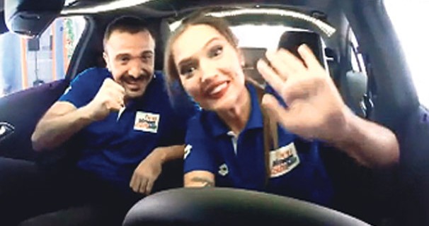 Demet Akalın'a sosyal medyada 'bağış' tepkisi