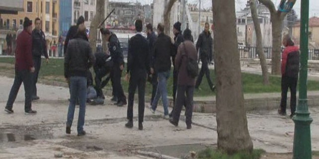 Gezi Parkı'nda seyyar satıcılara saldırı