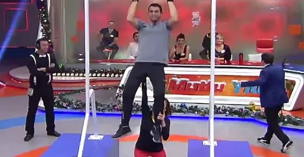 Ünlü isimler barfiks yarışına girerse...