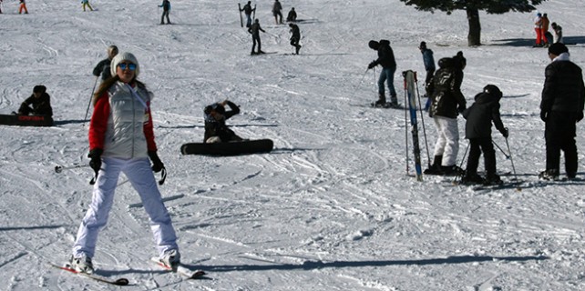 Acemi kayakçılar pistleri ele geçirdi