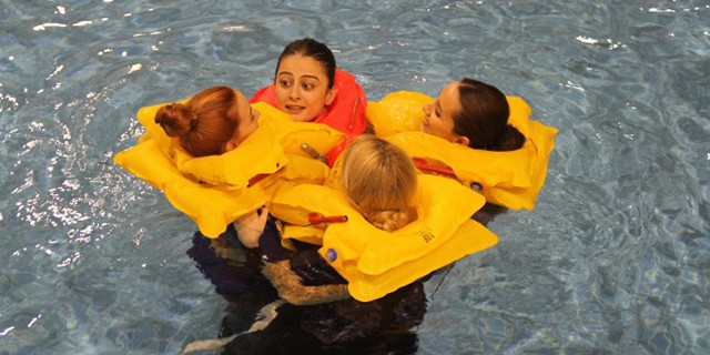 Hostes adayları böyle eğitim gördü!