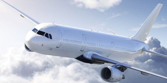 Kokpit camı çatlayan uçak geri döndü