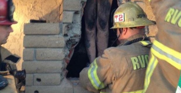 Çırılçıplak bacaya sıkışınca...