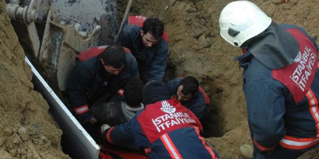 AVM inşaatında toprak kayması