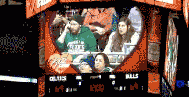 Sevgilisiyle tartışan adama büyük şok!