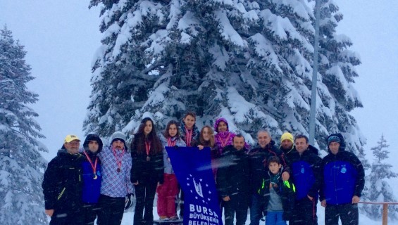 Büyükşehir kayakta da iddialı