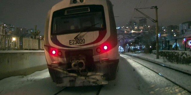 Trenin altında feci şekilde can verdi