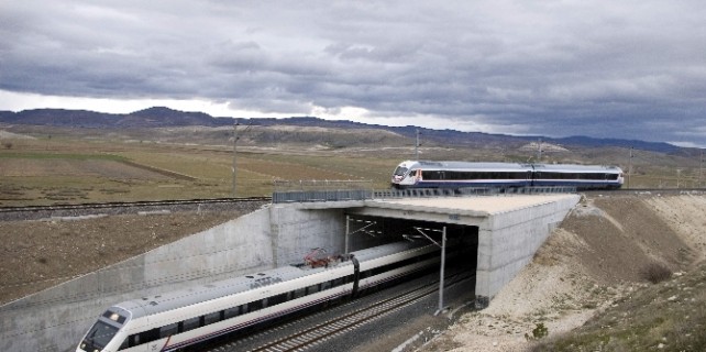 Soğuk hava YHT seferlerini de vurdu
