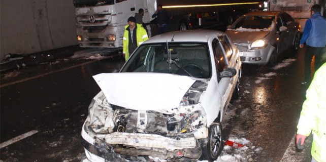 15 araç birbirine girdi