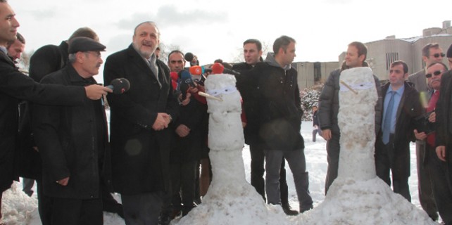 Oktay Vural’dan kardan adamlı şov