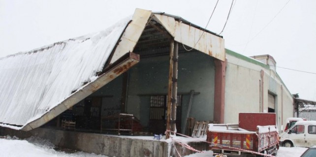 Bursa'da halin çatısı böyle çöktü