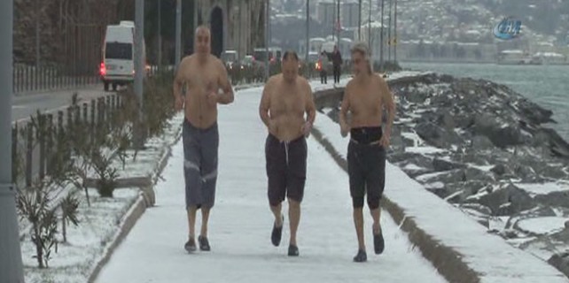 Buz gibi havada deniz keyfi