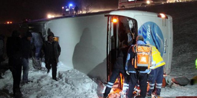 Kar altında can pazarı