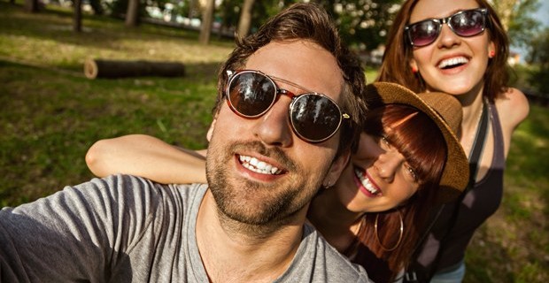 Erkek arkadaşınız selfie çekiyorsa dikkat!