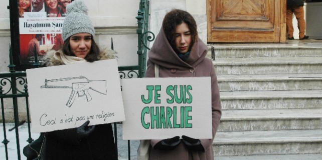 Fransız Konsolosluğu önünde 2 kişilik eylem