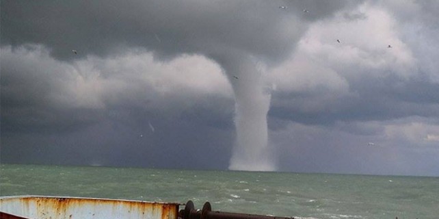 Denizde hortum dehşeti!