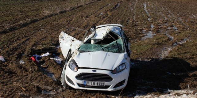 Bu otomobil 2 kişiye mezar oldu