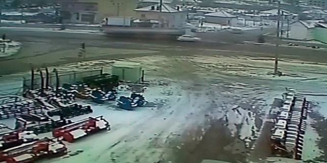 TIR ile otomobil böyle çarpıştı!