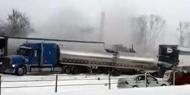 200 araç birbirine girdi