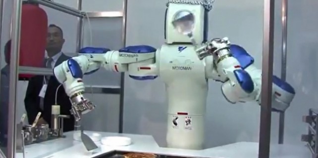 Ev hanımı gibi robot!