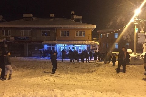 Dağ yöresinde kar keyfi...