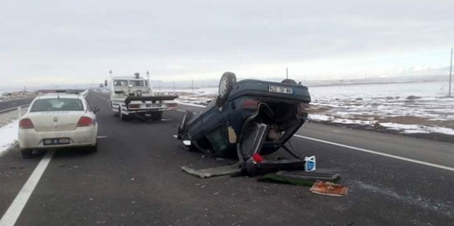 Direksiyon hakimiyetini kaybedince takla attı