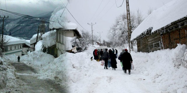 Bursa’da mahsur kalan köylülerin 10 günlük kar çilesi...