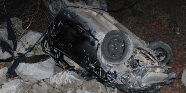 50 metrelik uçurumdan yuvarlandılar