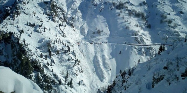 Çığda çalan cep telefonu umut oldu