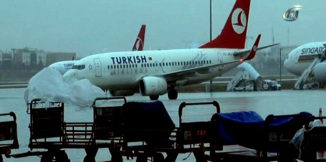 Uçakların yağmurla imtihanı